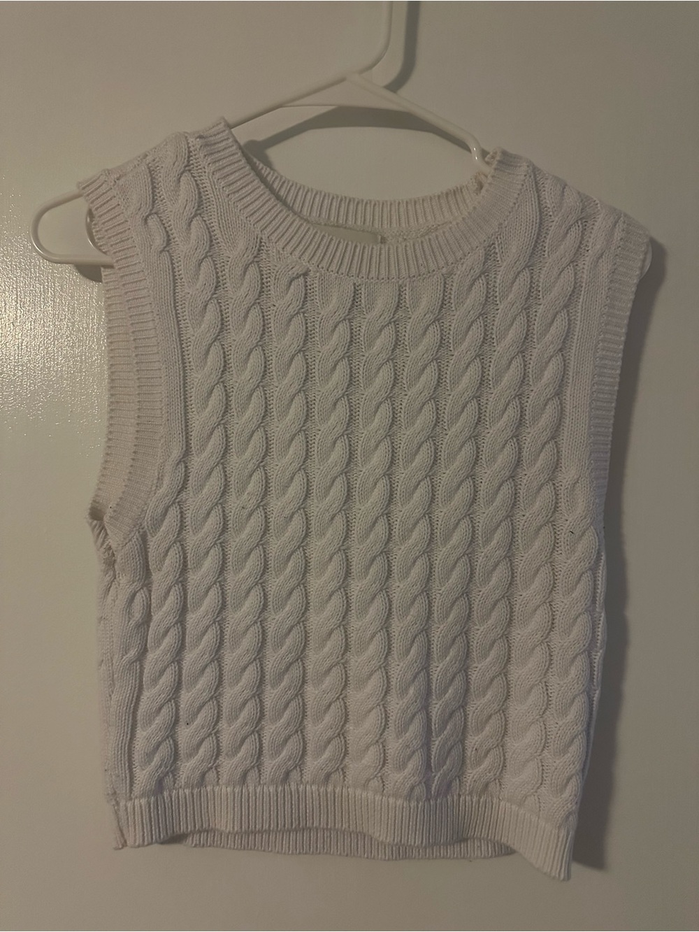 Abercrombie & Fitch Cream Cable-Knit Cropped Sweater Vest